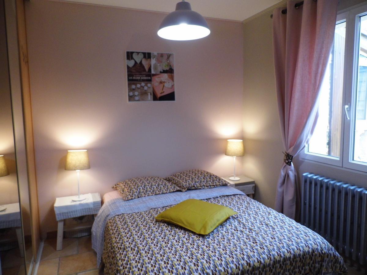 Appartements Dans Villa Privee Avec Piscine, Jardin, Parking Clos, Wifi, Climatisation Meyreuil Exteriör bild