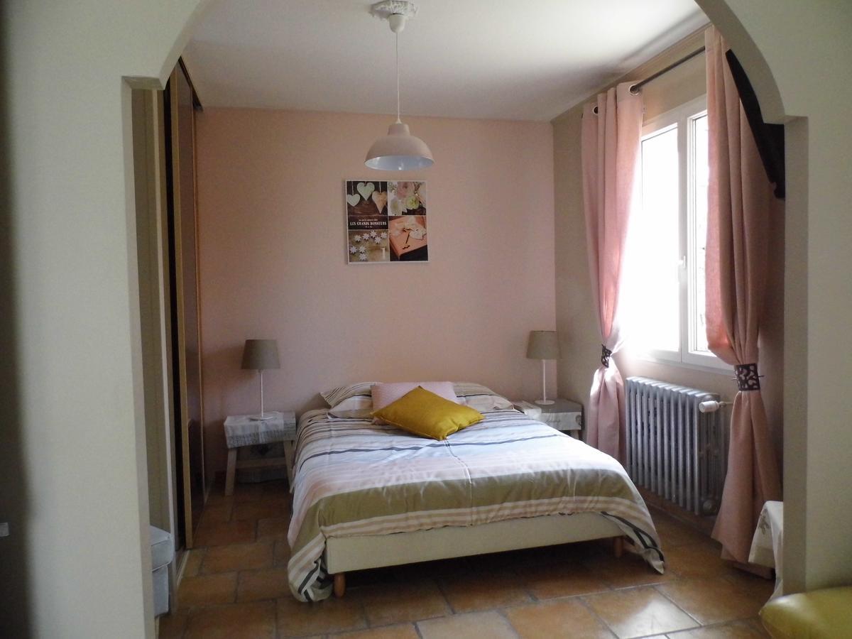 Appartements Dans Villa Privee Avec Piscine, Jardin, Parking Clos, Wifi, Climatisation Meyreuil Exteriör bild
