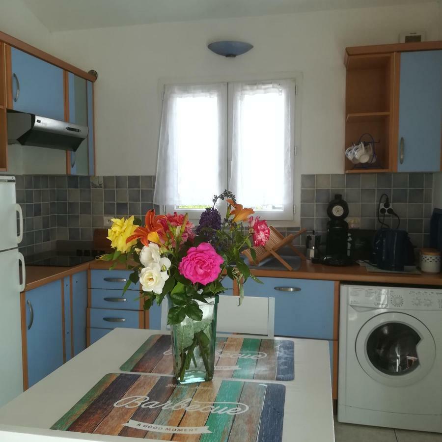 Appartements Dans Villa Privee Avec Piscine, Jardin, Parking Clos, Wifi, Climatisation Meyreuil Exteriör bild