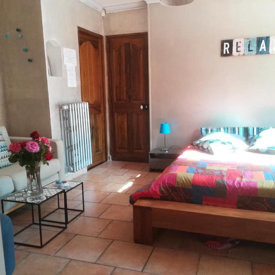 Appartements Dans Villa Privee Avec Piscine, Jardin, Parking Clos, Wifi, Climatisation Meyreuil Exteriör bild